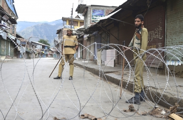 The Weekend Leader - Some normalcy as curfew is lifted in Kashmir Valley 